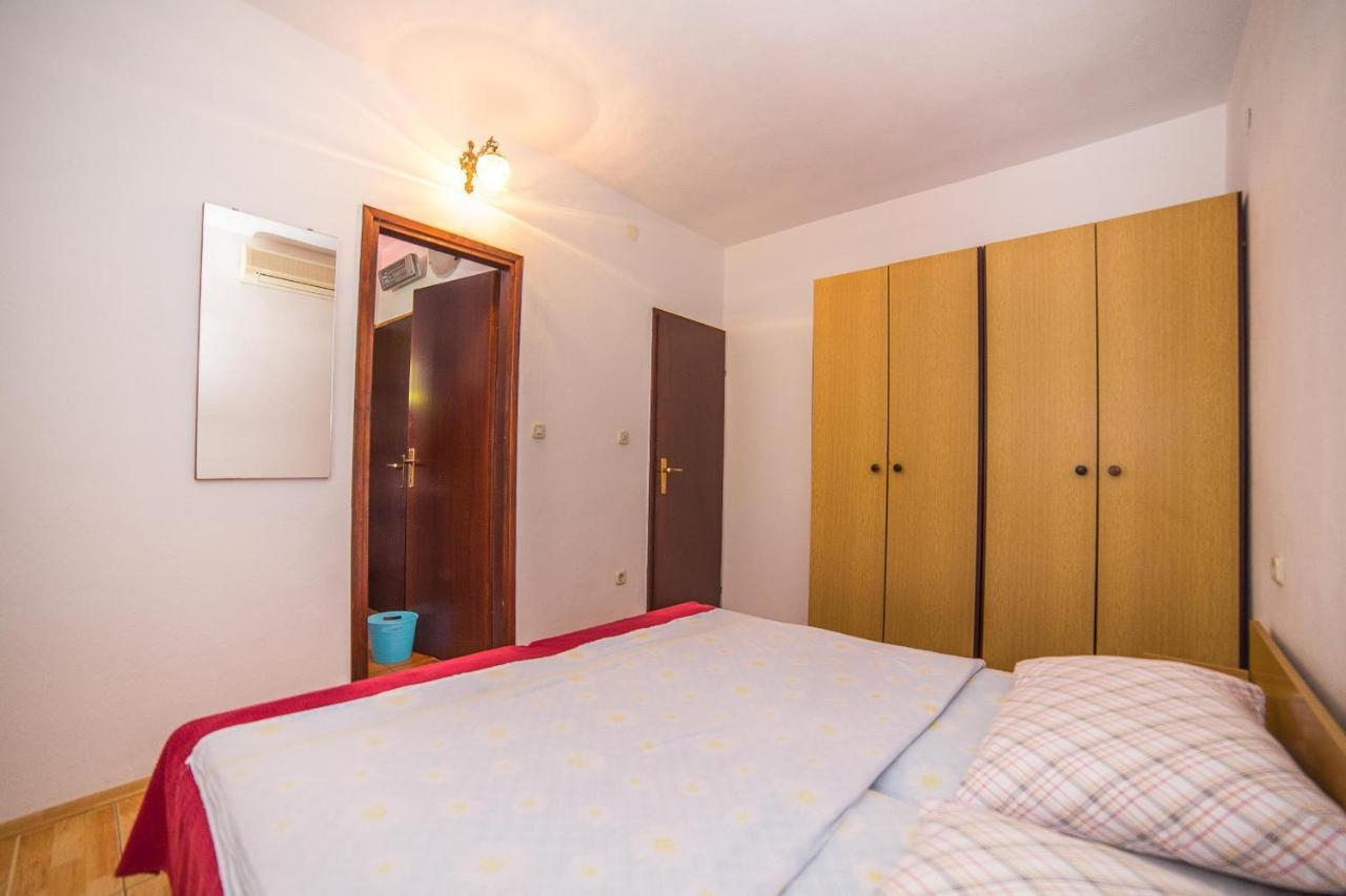 Apartments And Rooms Drpic Splitska Exterior foto